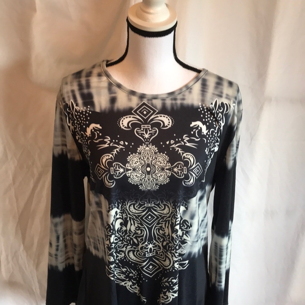 Ladies top - Picture 2 of 4